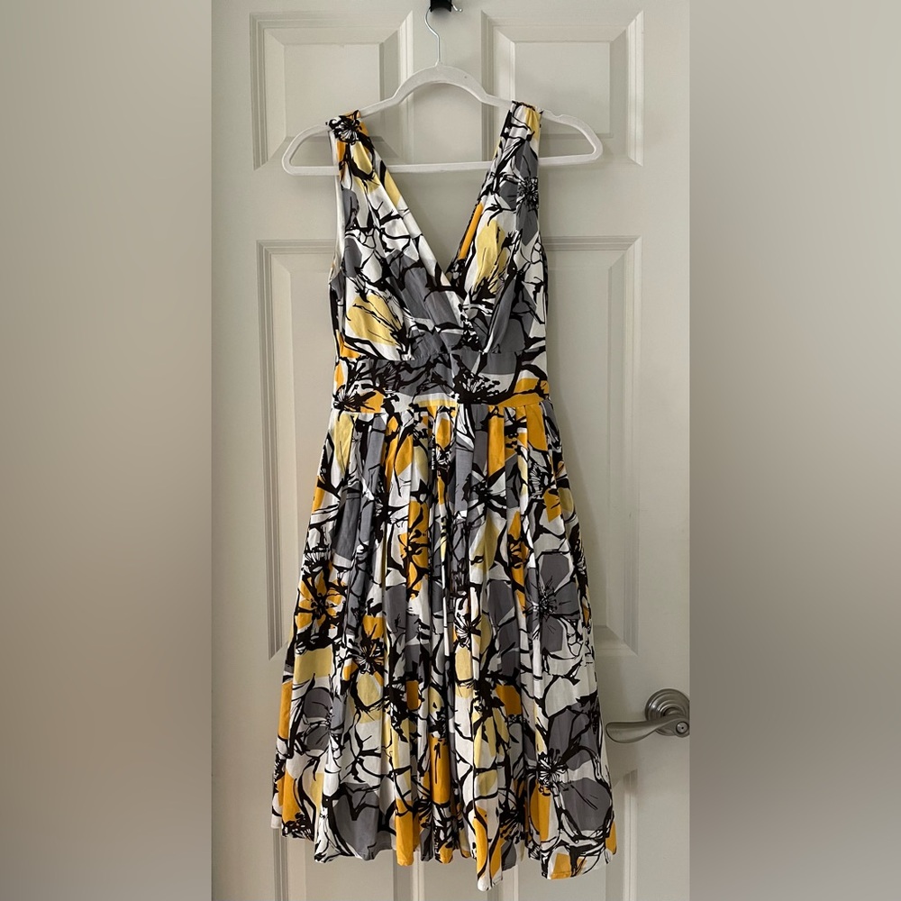 Aryeh gray/white/yellow/black sleeveless v neck sundress, pleated size S